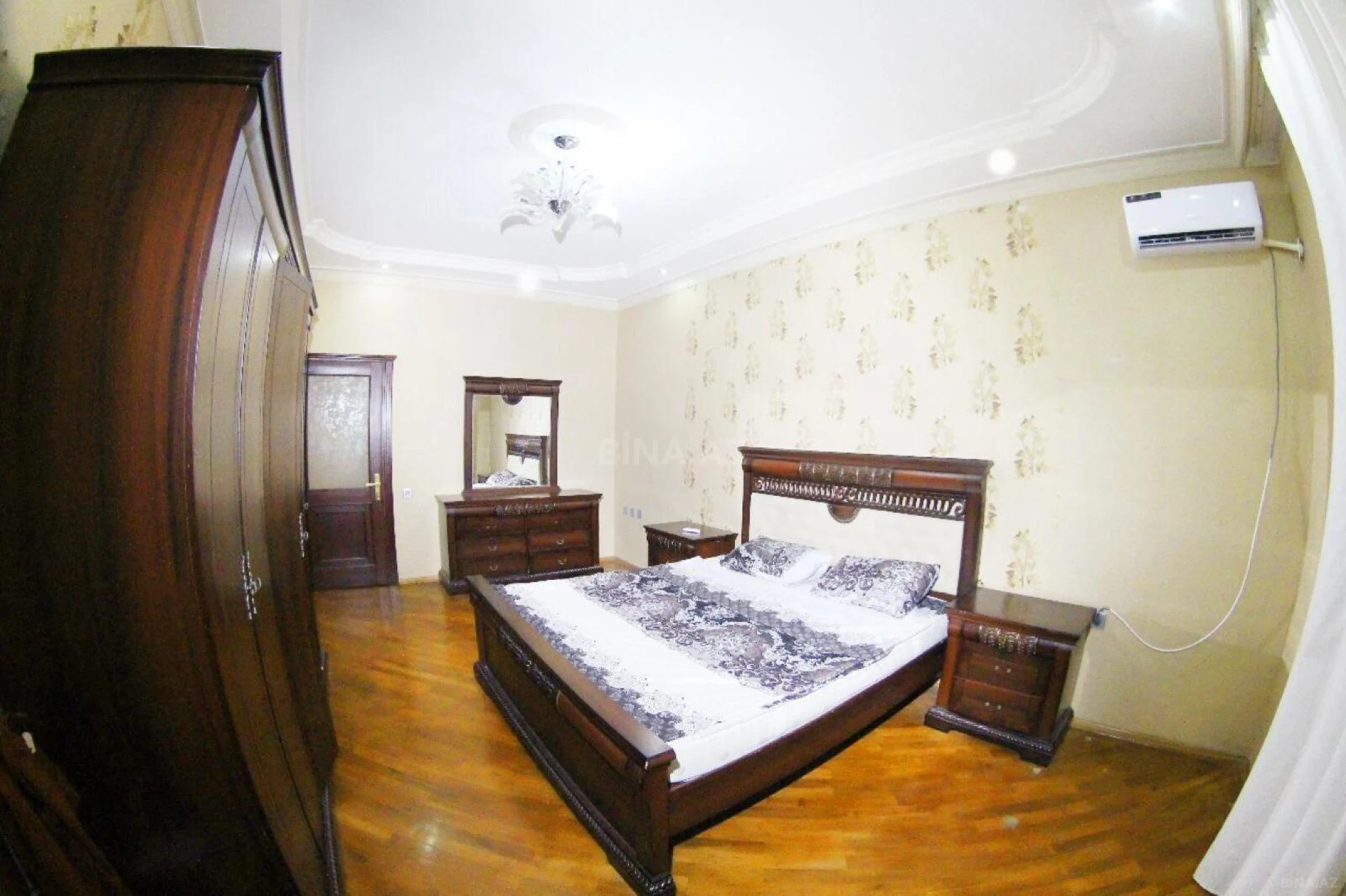 Kirayə verilir 5 otaqlı ofis 260 m²