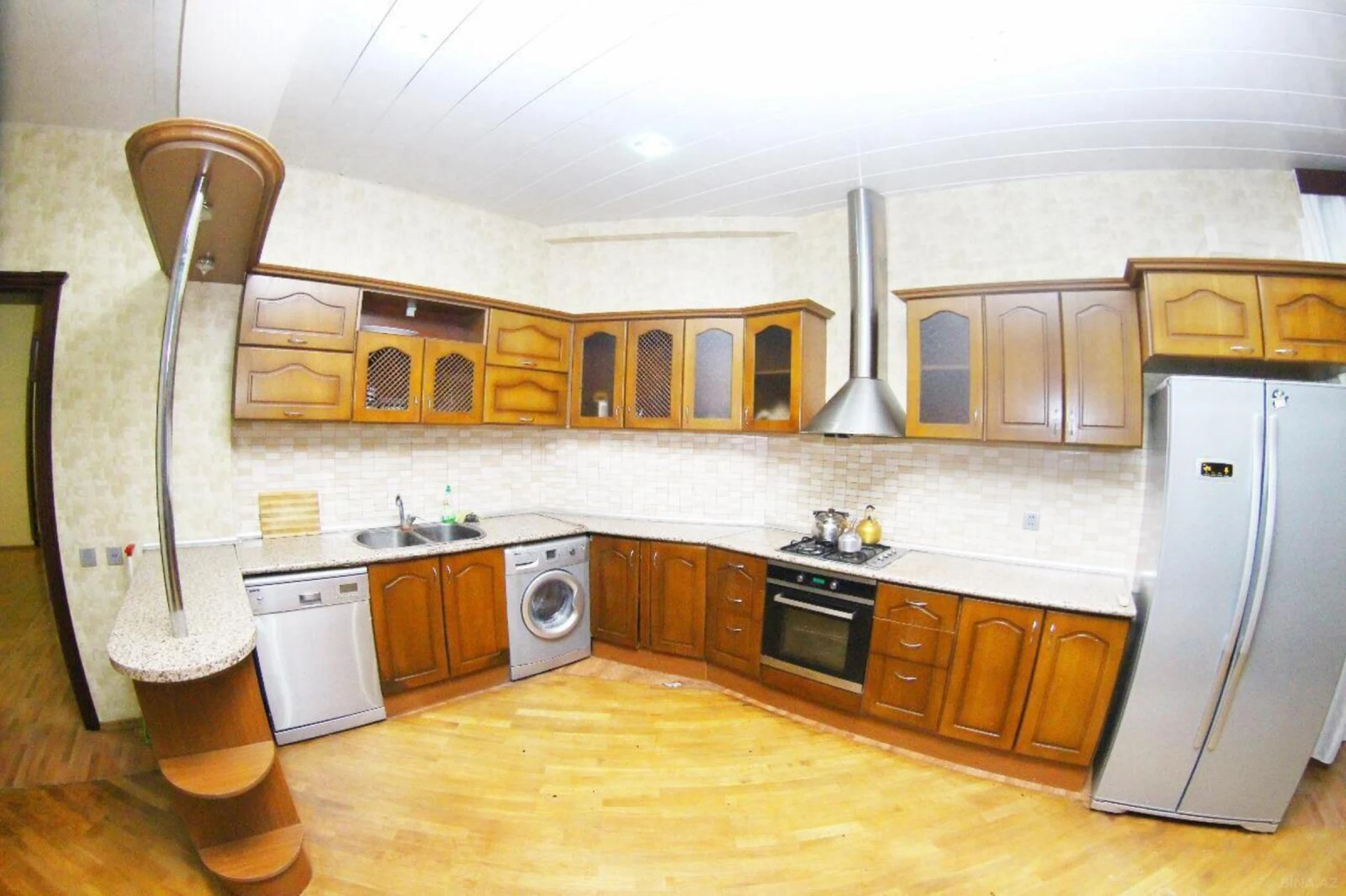Kirayə verilir 5 otaqlı ofis 260 m²