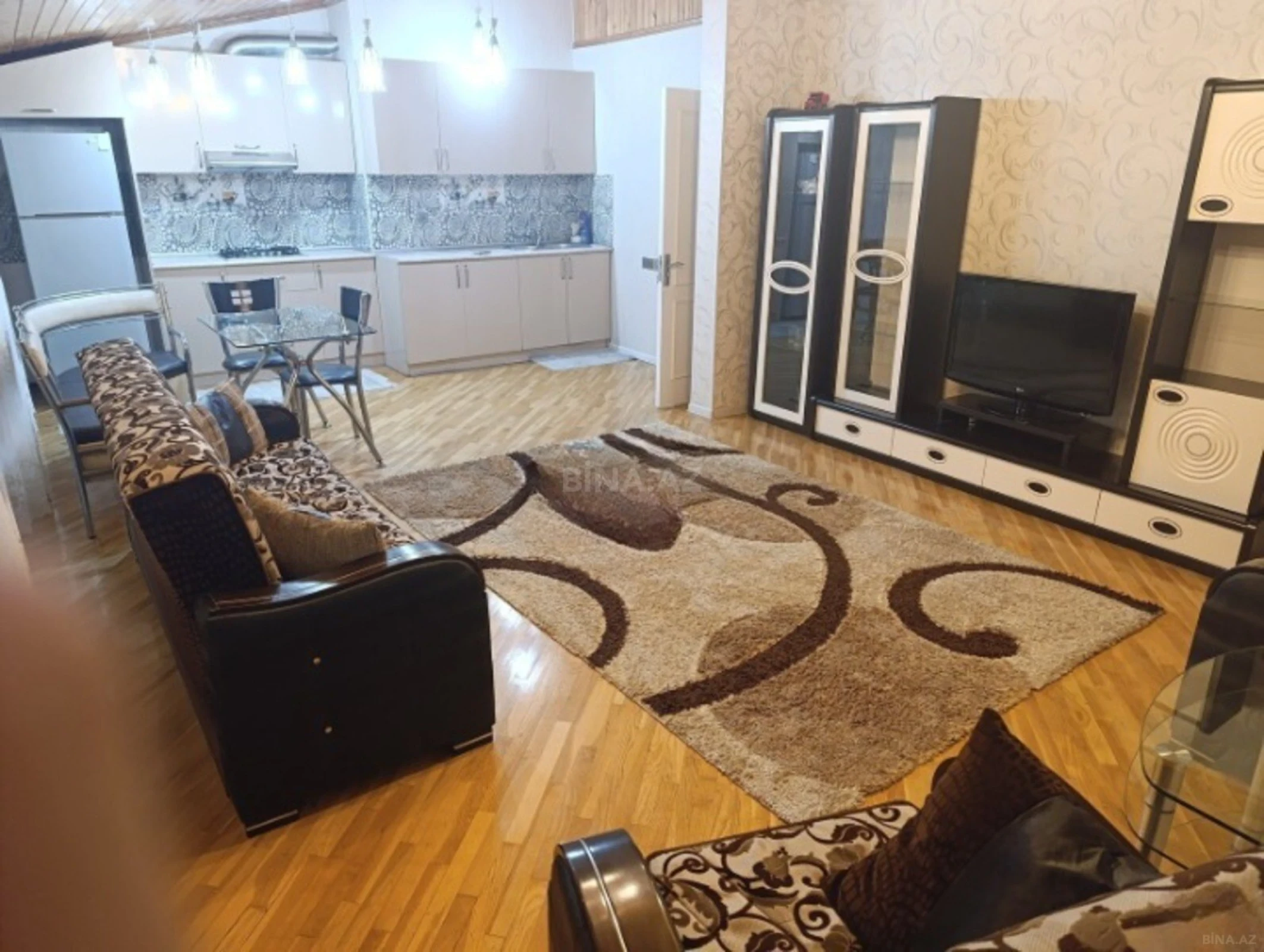 Kirayə verilir 3 otaqlı mənzil 130 m²