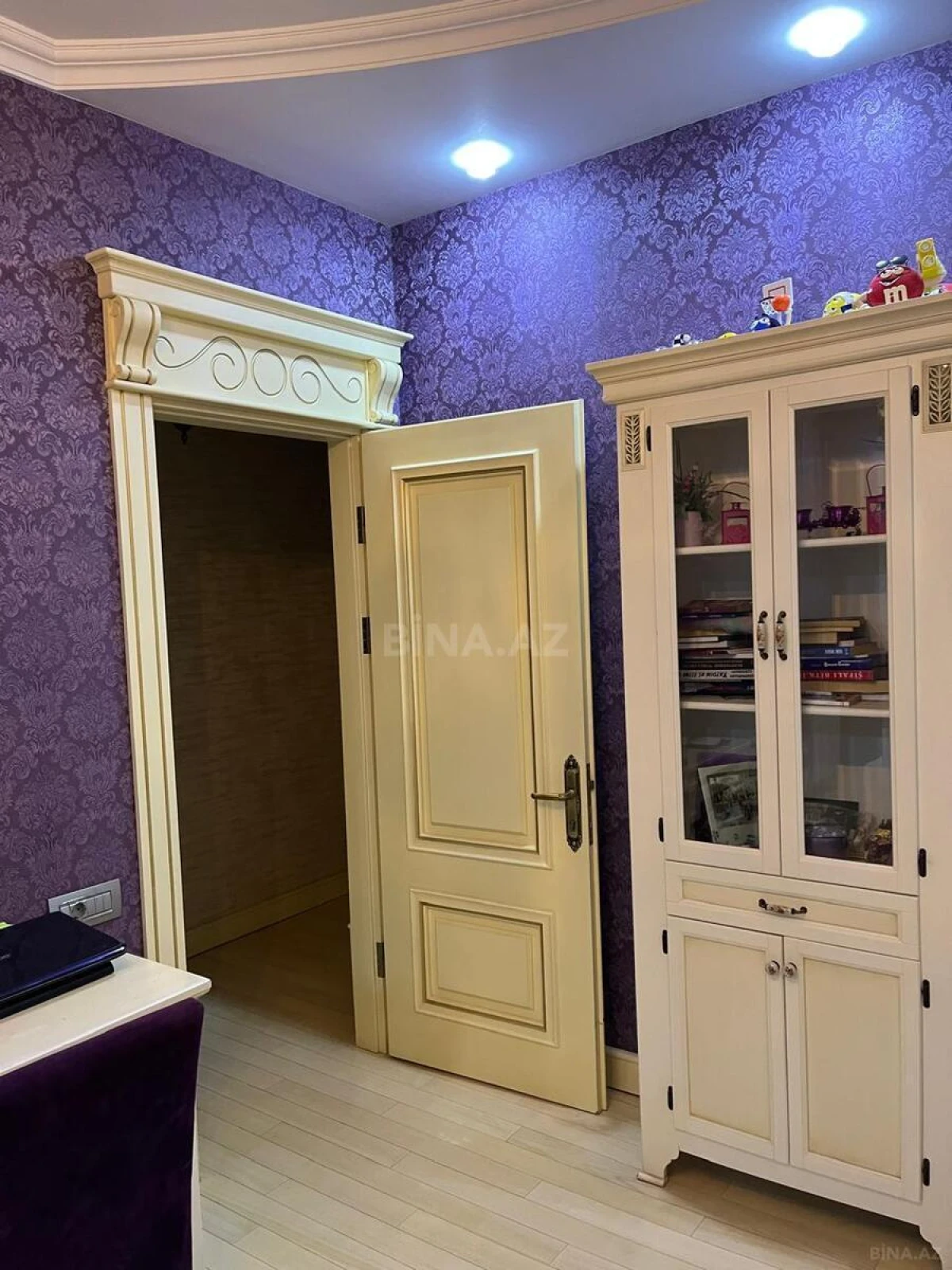 Satılır 4 otaqlı mənzil 200 m²