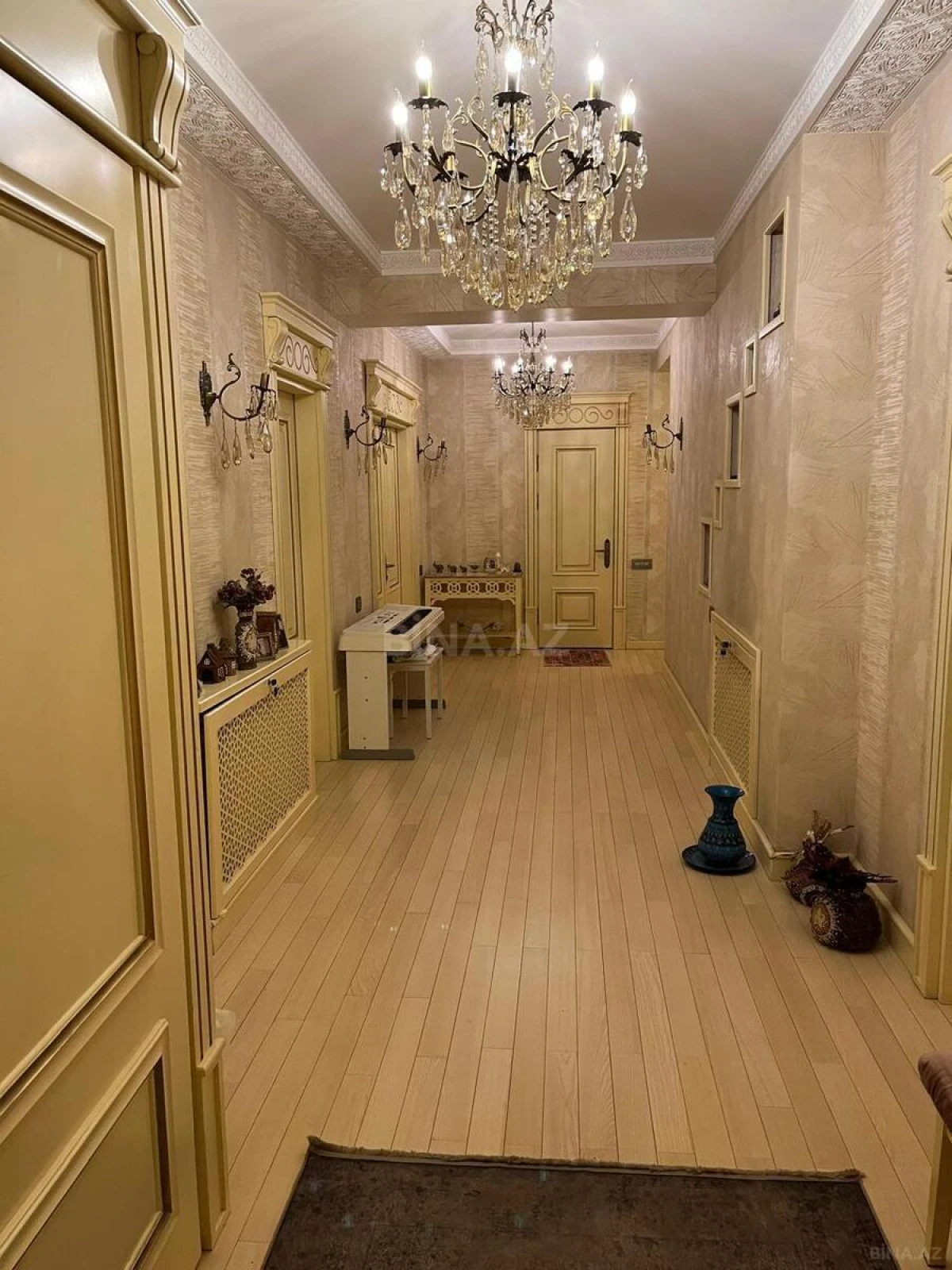 Satılır 4 otaqlı mənzil 200 m²