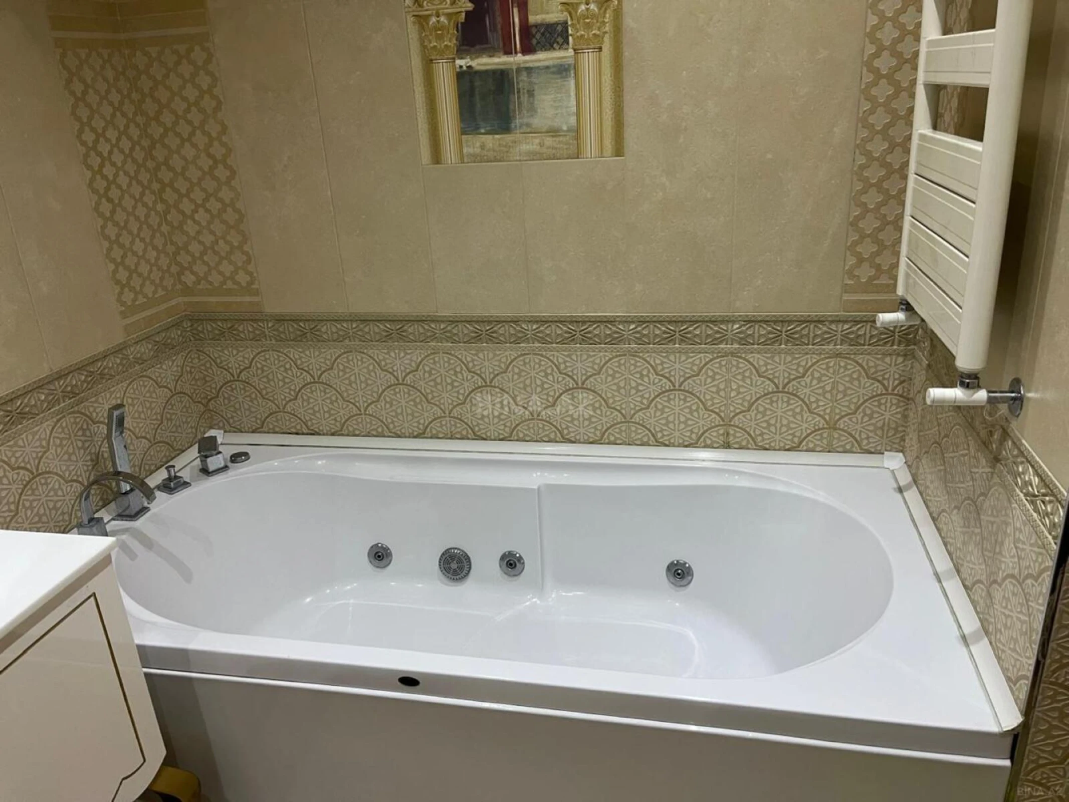 Satılır 4 otaqlı mənzil 200 m²