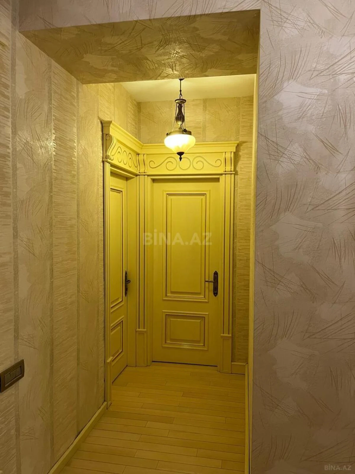 Satılır 4 otaqlı mənzil 200 m²