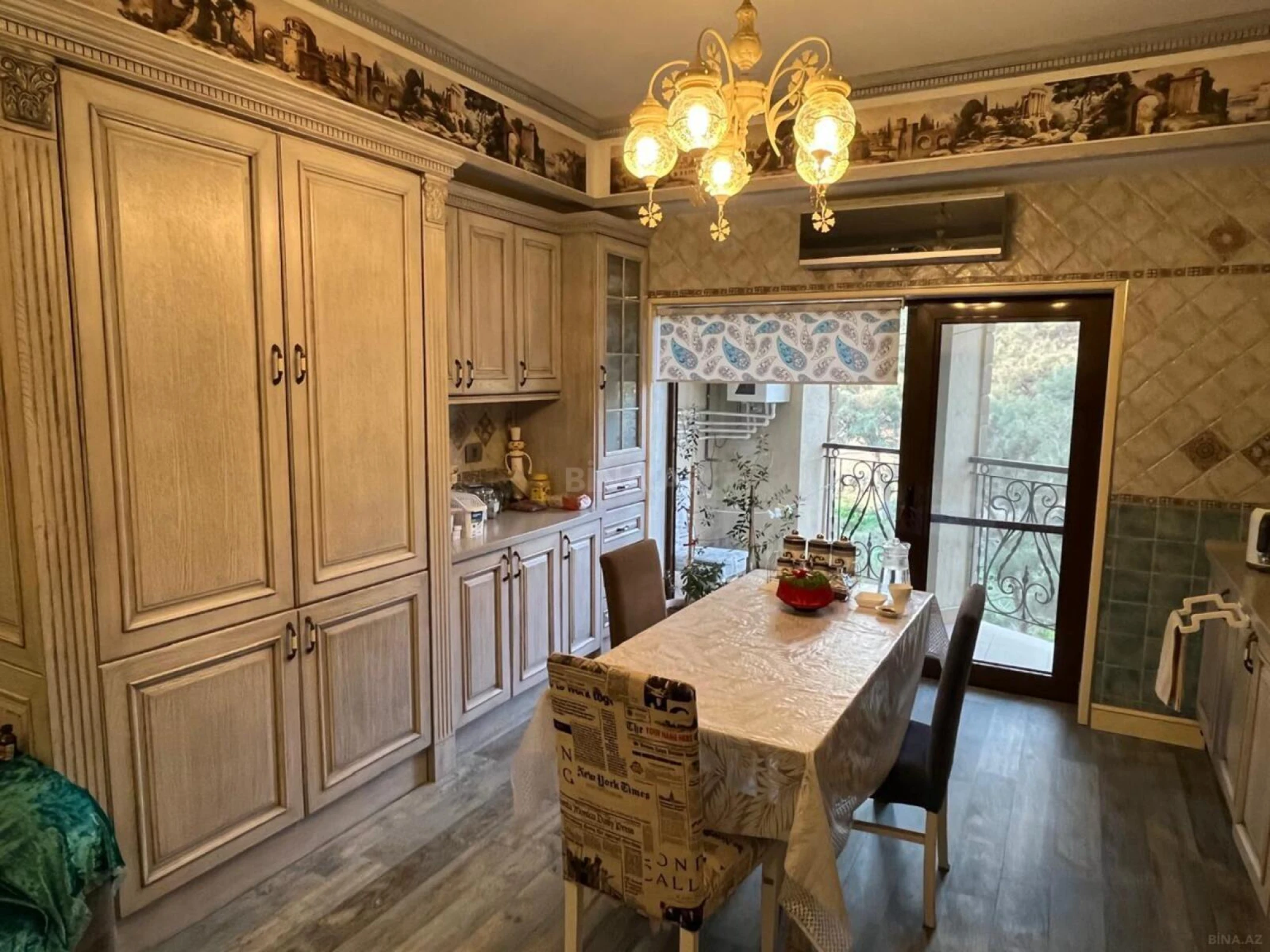 Satılır 4 otaqlı mənzil 200 m²