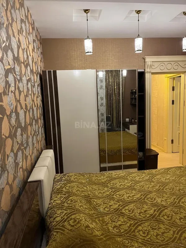 Satılır 4 otaqlı mənzil 200 m²