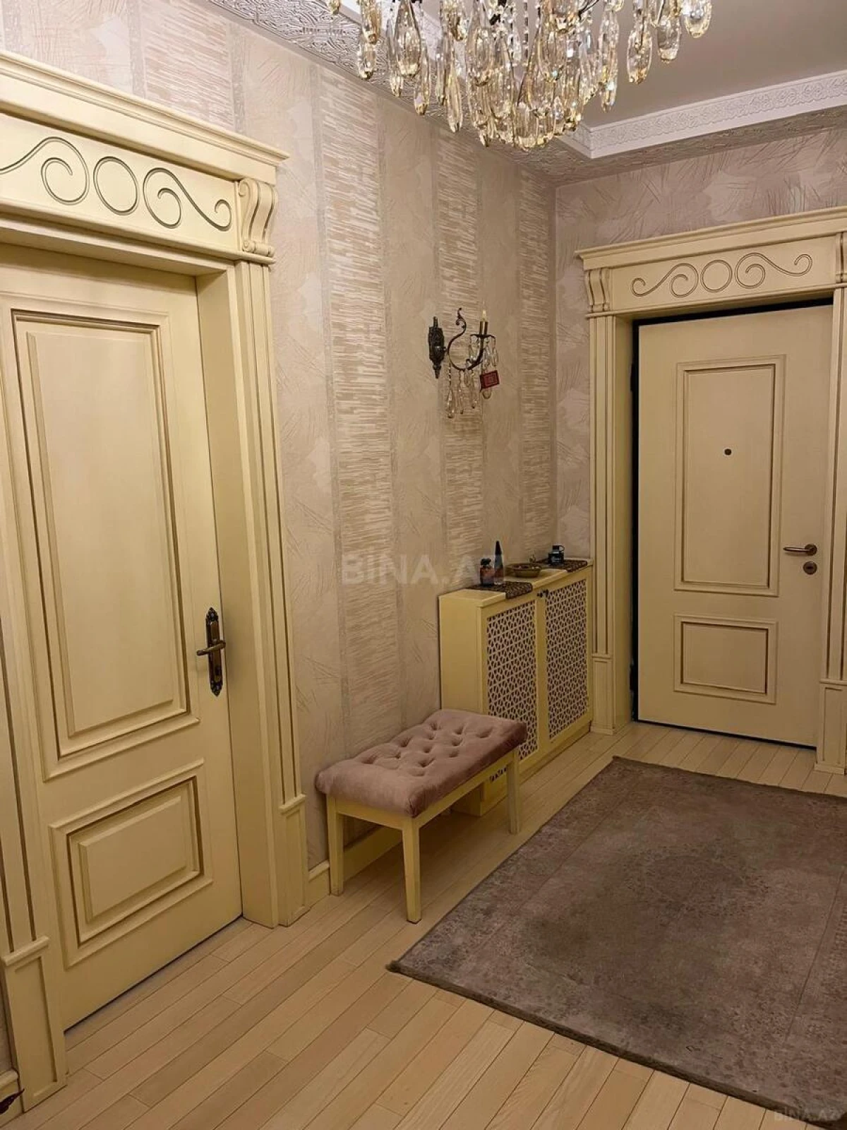 Satılır 4 otaqlı mənzil 200 m²