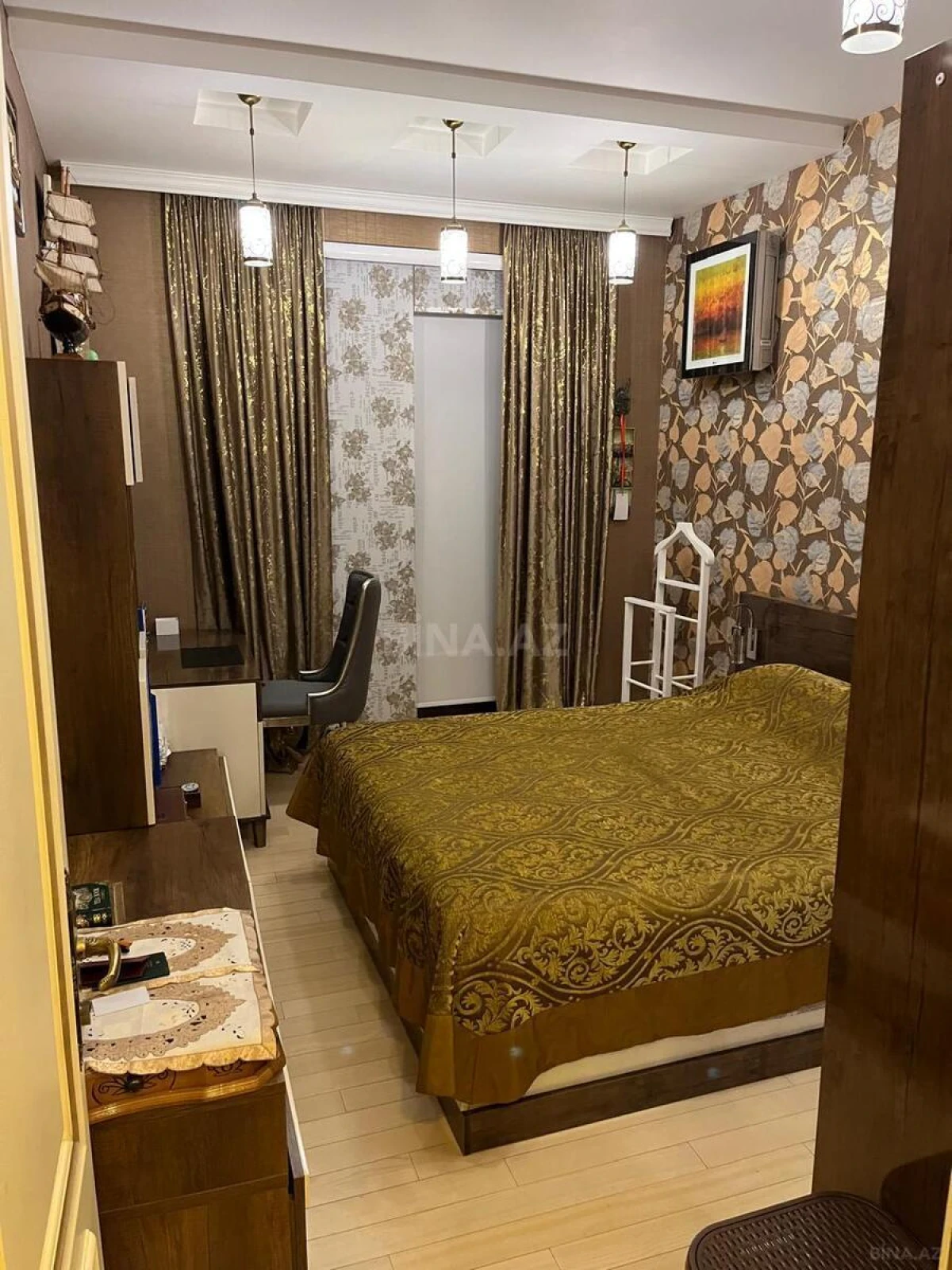 Satılır 4 otaqlı mənzil 200 m²