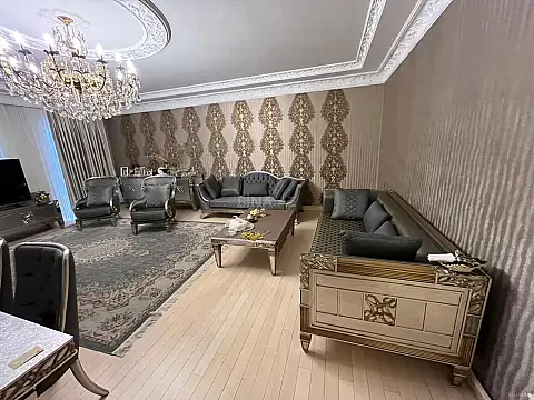 Satılır 4 otaqlı mənzil 200 m²