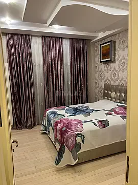 Satılır 4 otaqlı mənzil 200 m²