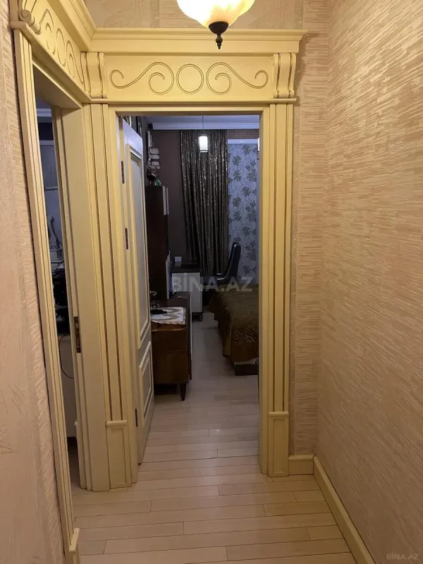 Satılır 4 otaqlı mənzil 200 m²