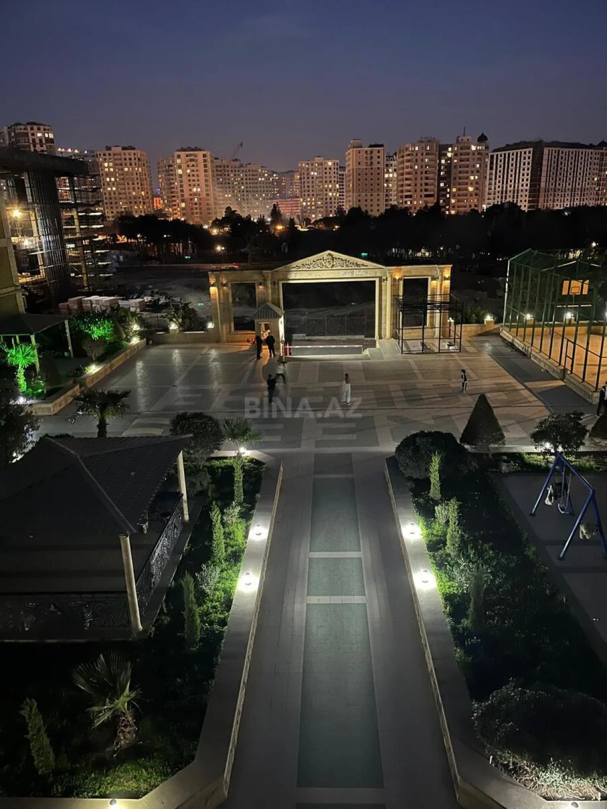 Satılır 4 otaqlı mənzil 200 m²