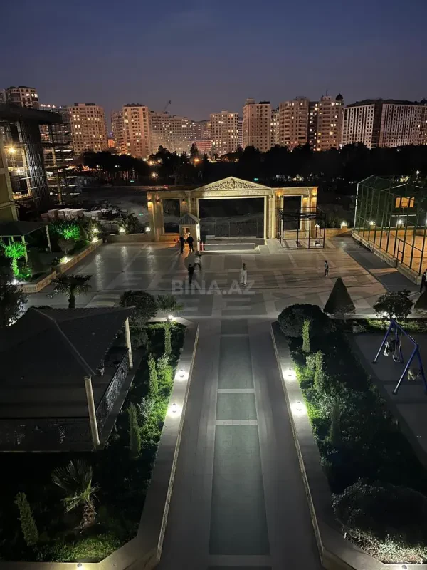 Satılır 4 otaqlı mənzil 200 m²