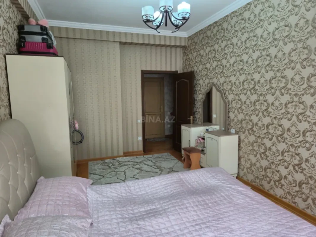 Satılır 2 otaqlı mənzil 92 m²