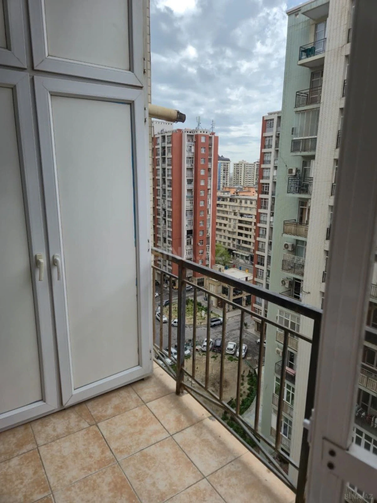 Satılır 2 otaqlı mənzil 92 m²