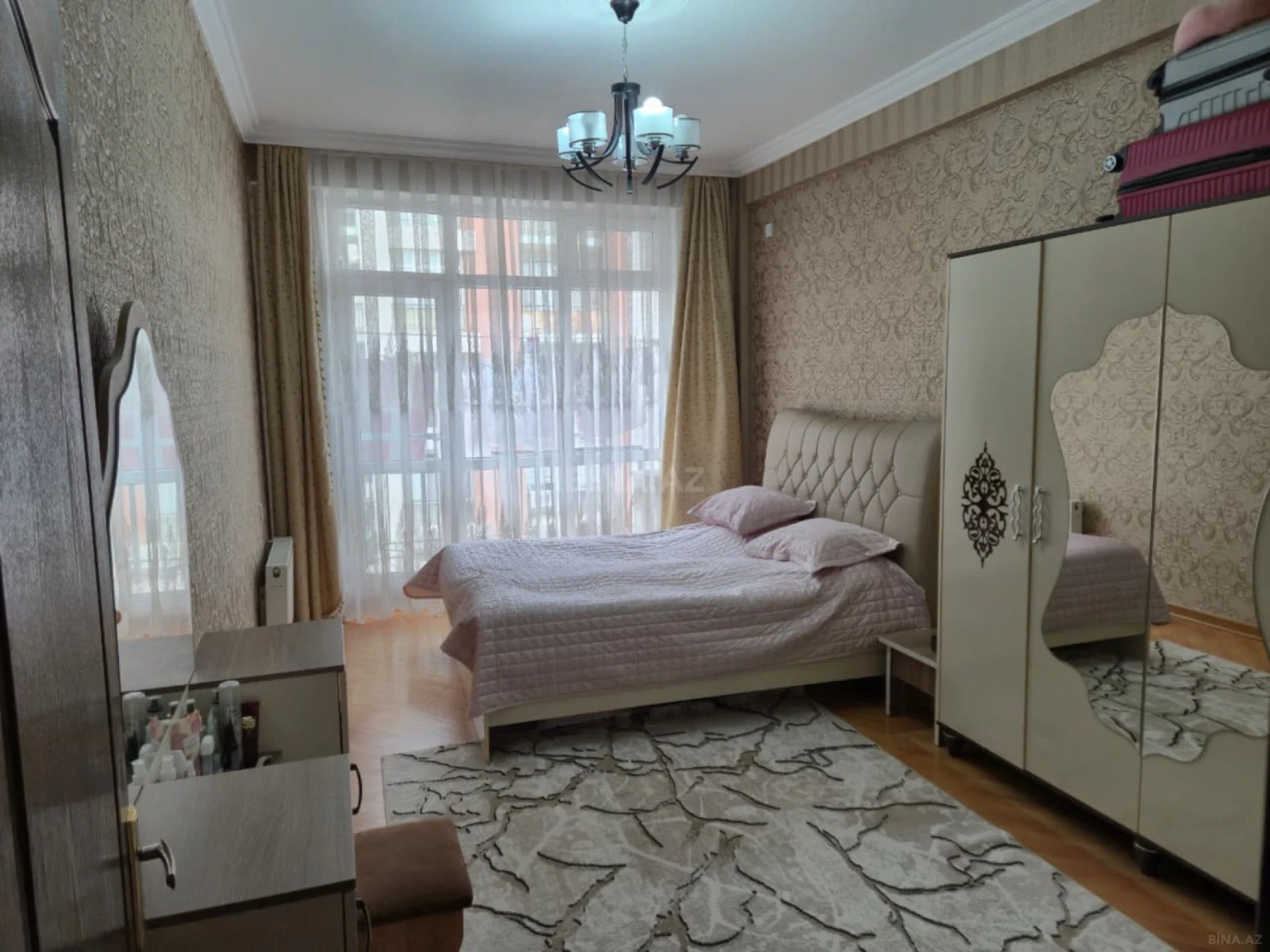 Satılır 2 otaqlı mənzil 92 m²