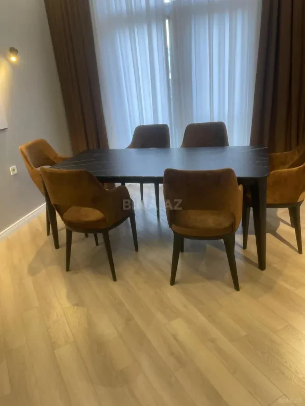 Kirayə verilir 2 otaqlı mənzil 110 m²