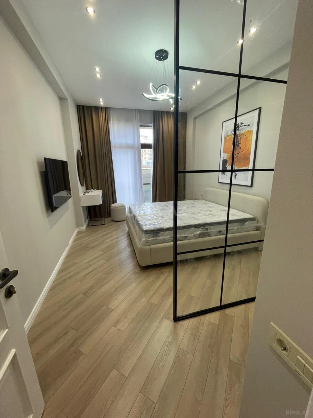 Kirayə verilir 2 otaqlı mənzil 110 m²