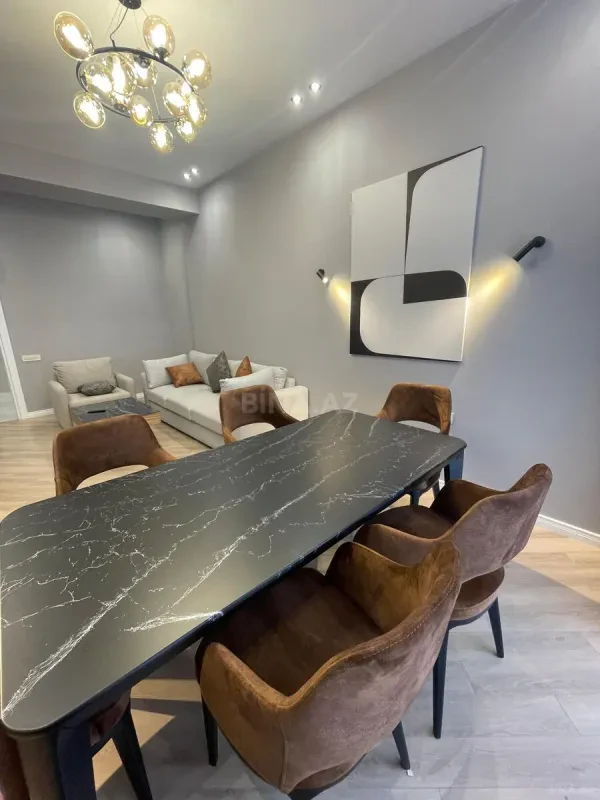 Kirayə verilir 2 otaqlı mənzil 110 m²