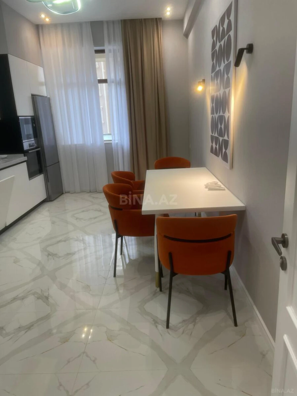 Kirayə verilir 2 otaqlı mənzil 110 m²