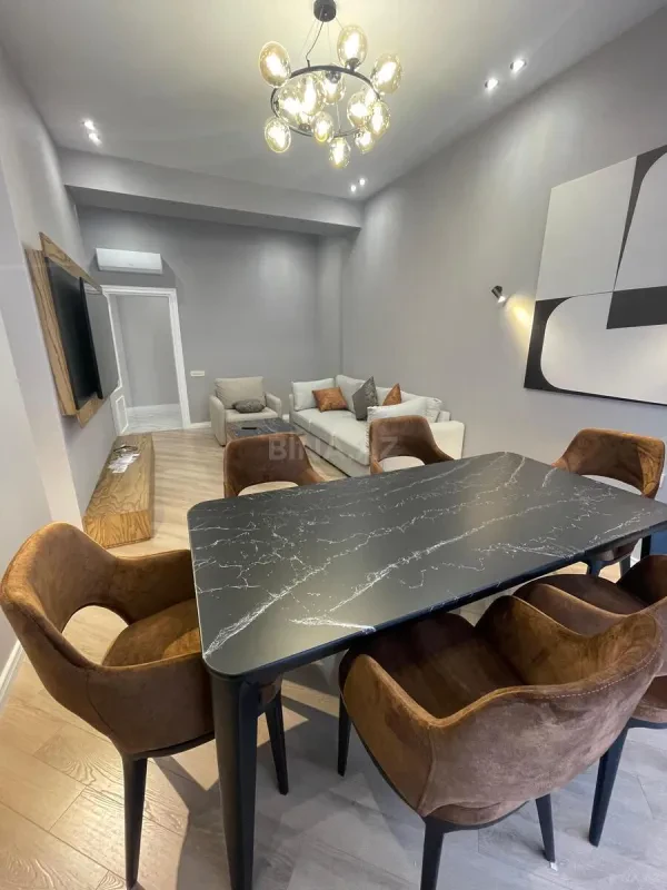 Kirayə verilir 2 otaqlı mənzil 110 m²