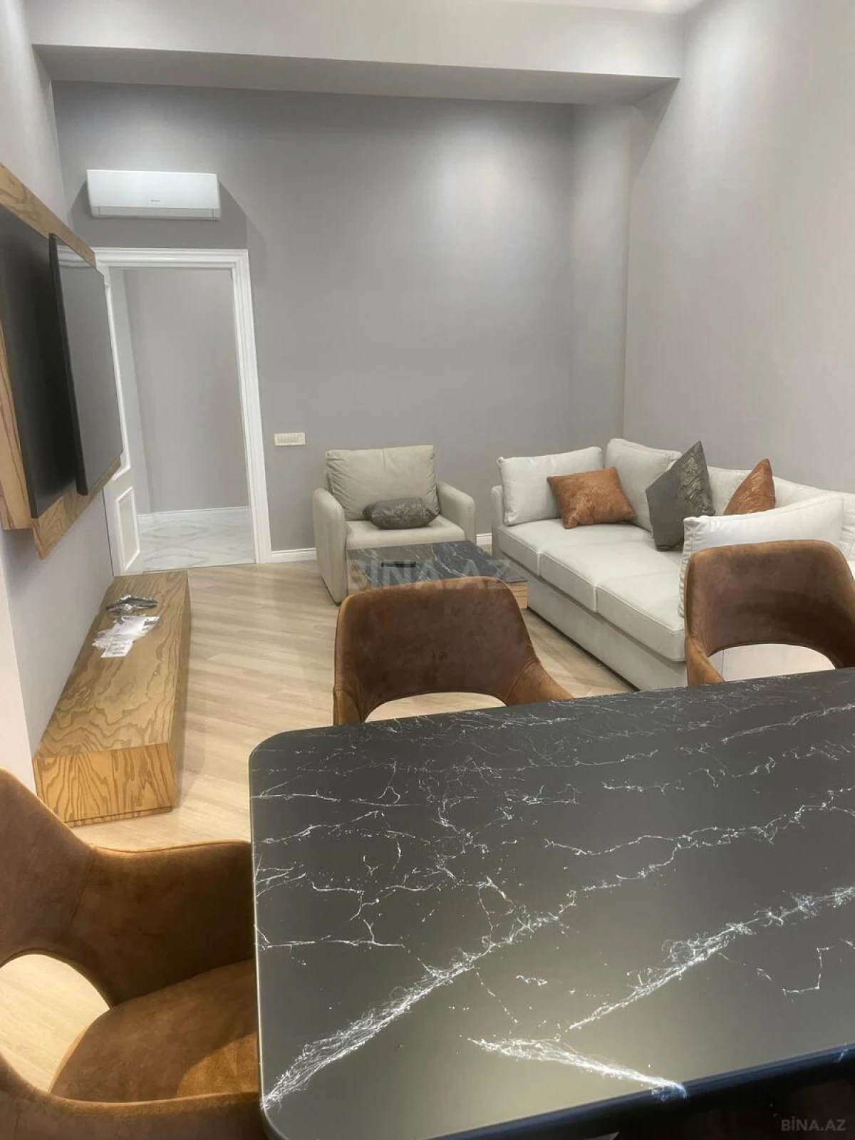 Kirayə verilir 2 otaqlı mənzil 110 m²