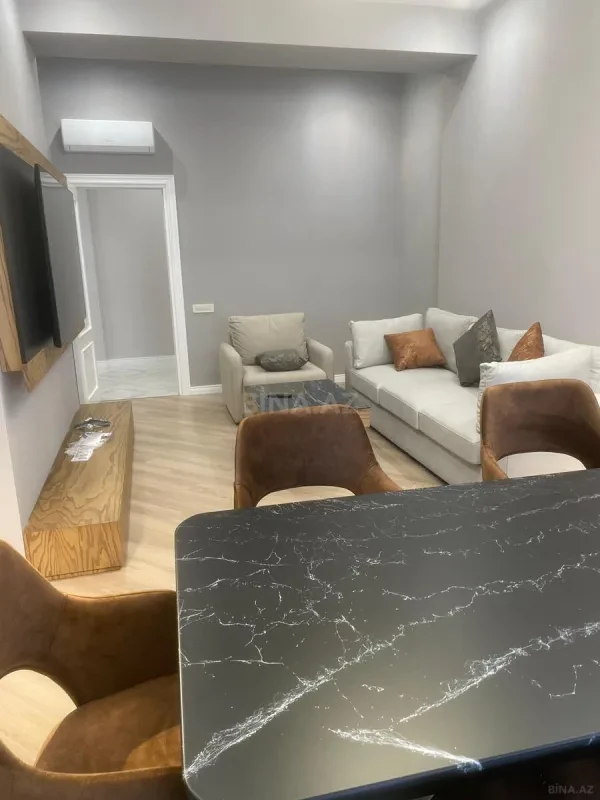 Kirayə verilir 2 otaqlı mənzil 110 m²