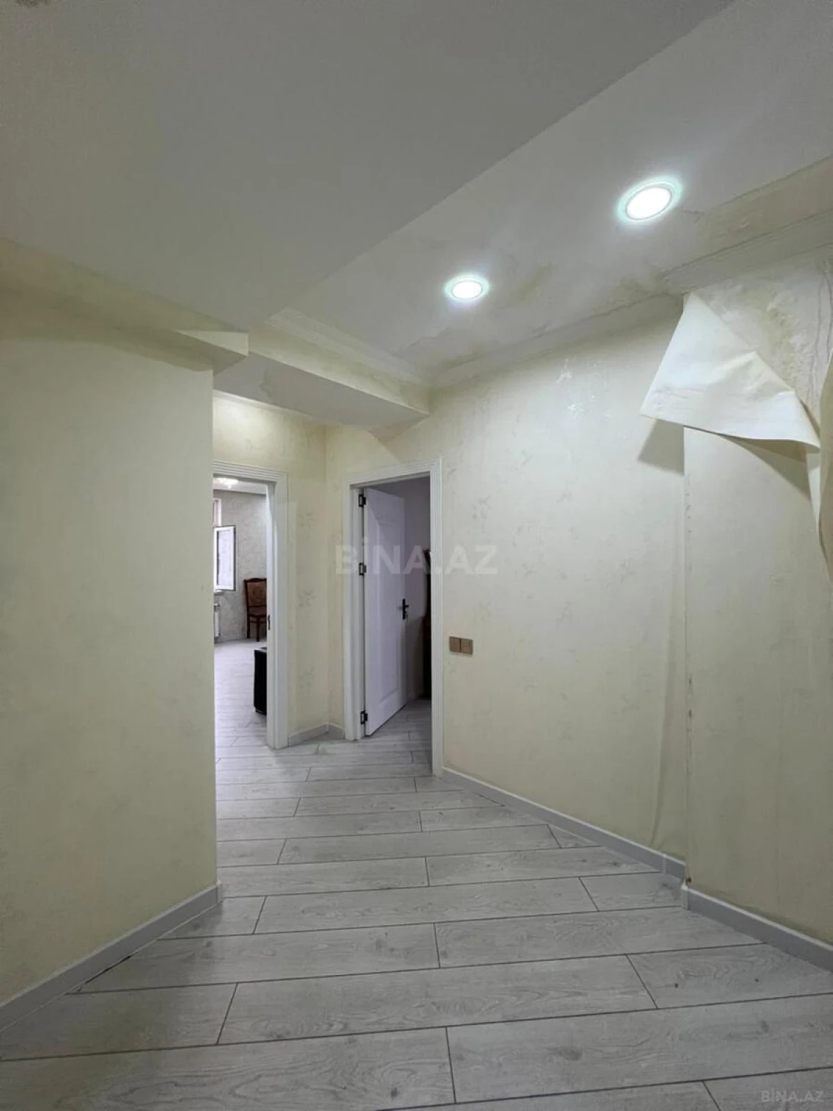 Satılır 2 otaqlı mənzil 57 m²