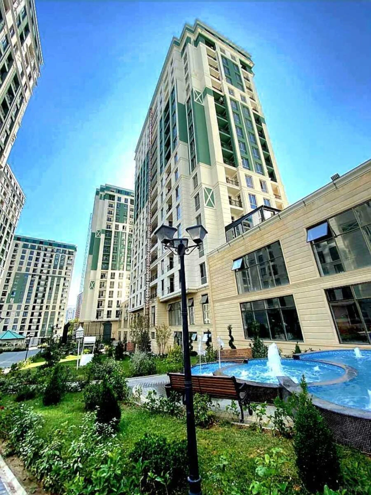Satılır 4 otaqlı mənzil 220 m²
