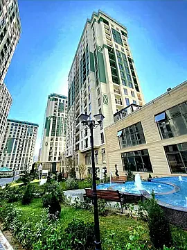 Satılır 4 otaqlı mənzil 220 m²