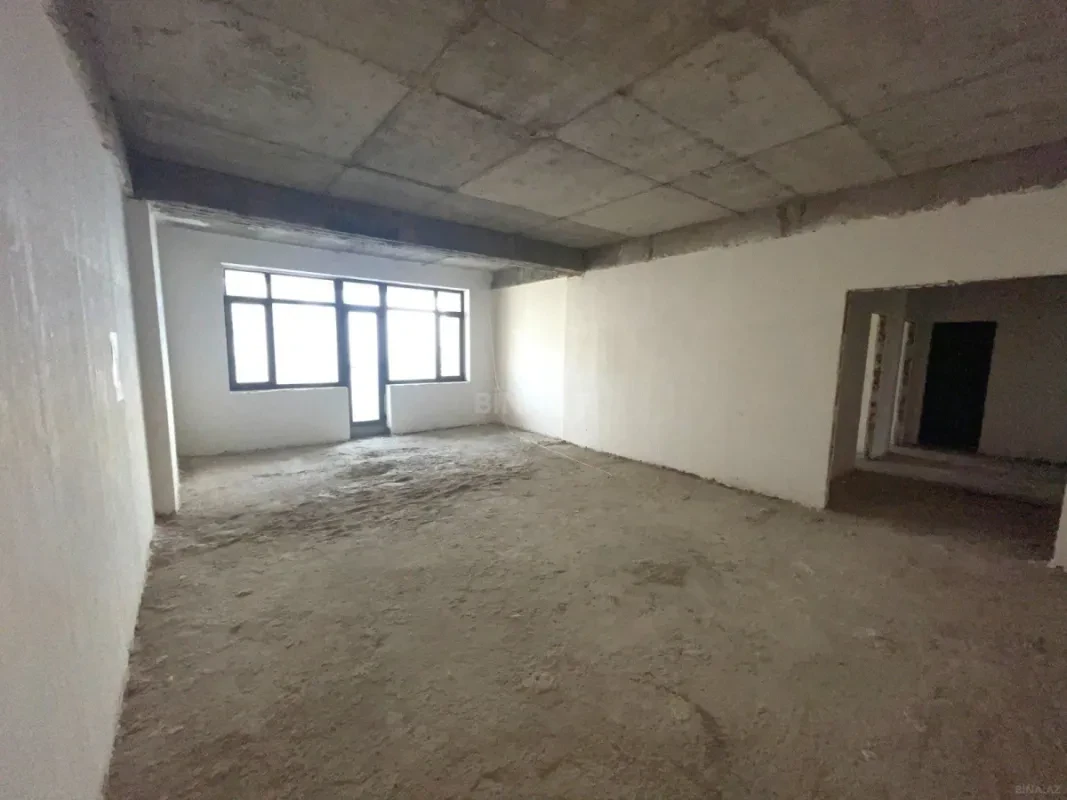 Satılır 4 otaqlı mənzil 220 m²