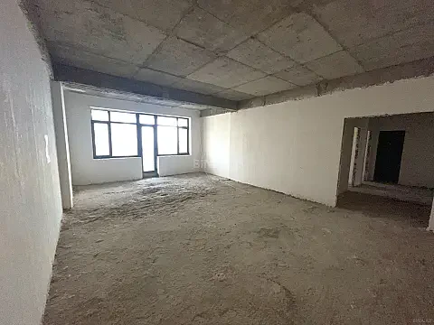 Satılır 4 otaqlı mənzil 220 m²