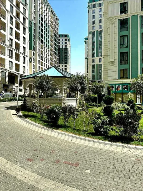 Satılır 4 otaqlı mənzil 220 m²