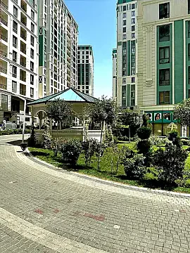 Satılır 4 otaqlı mənzil 220 m²