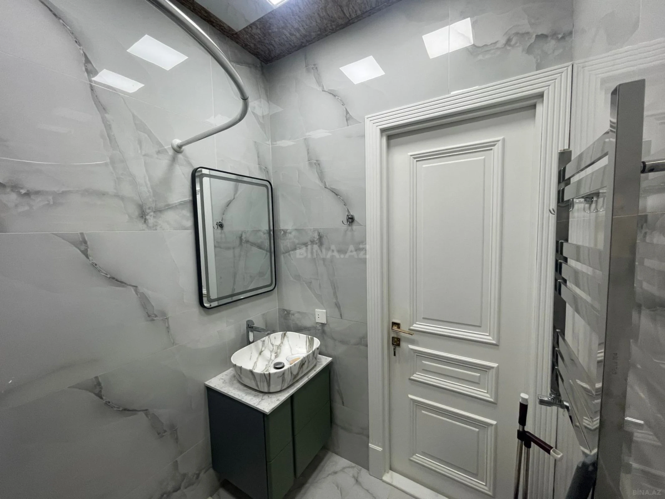 Kirayə verilir 2 otaqlı mənzil 72 m²