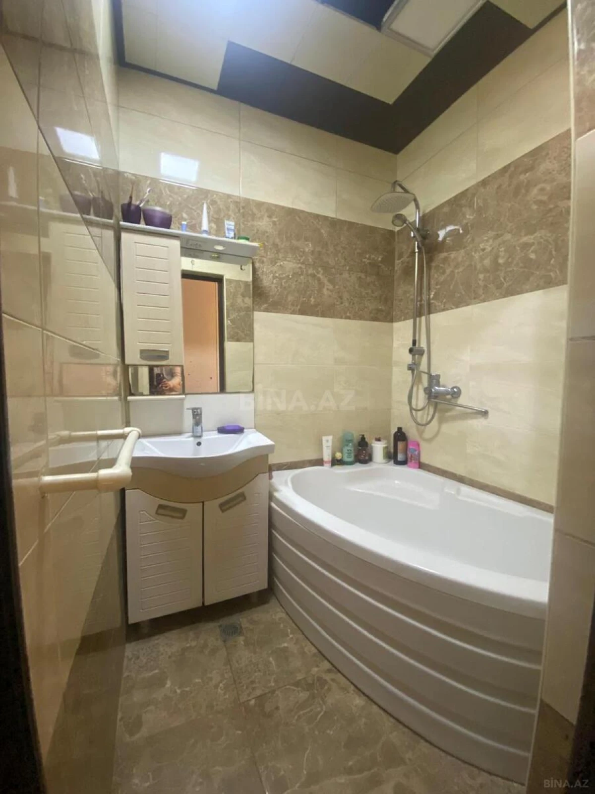 Satılır 3 otaqlı mənzil 97 m²