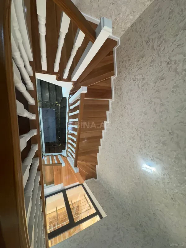 Satılır 5 otaqlı həyət evi 336 m²