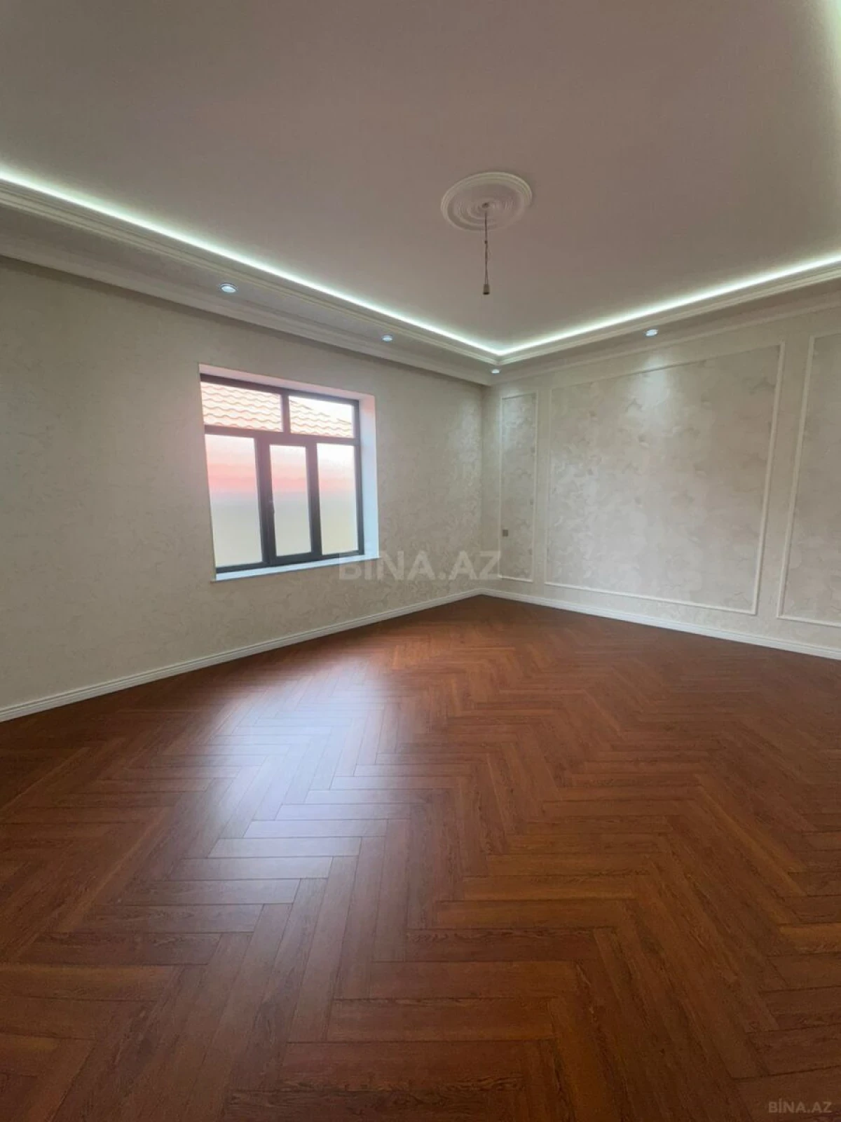 Satılır 5 otaqlı həyət evi 336 m²
