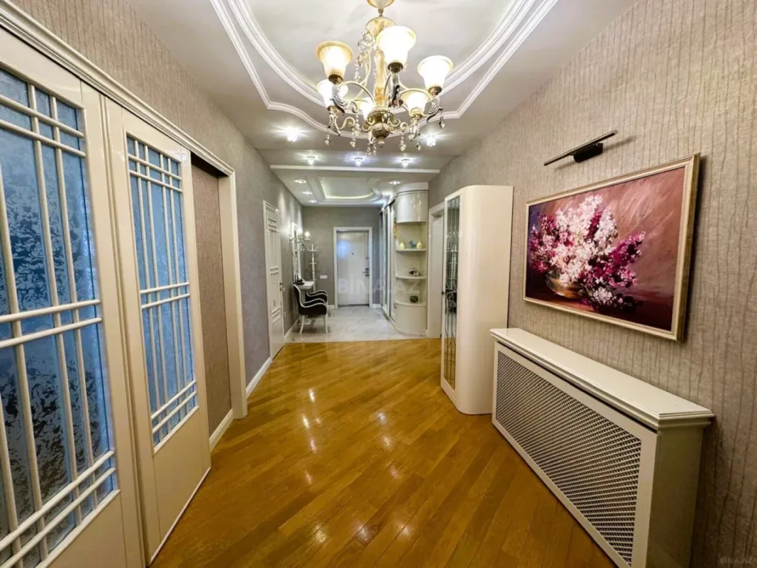 Kirayə verilir 3 otaqlı mənzil 180 m²