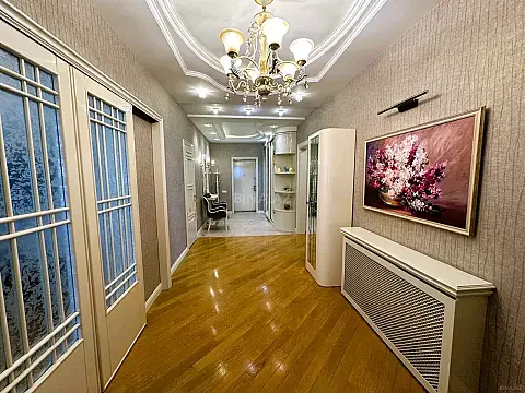 Kirayə verilir 3 otaqlı mənzil 180 m²