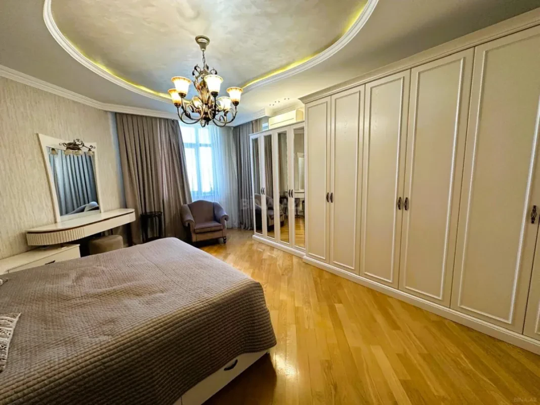 Kirayə verilir 3 otaqlı mənzil 180 m²