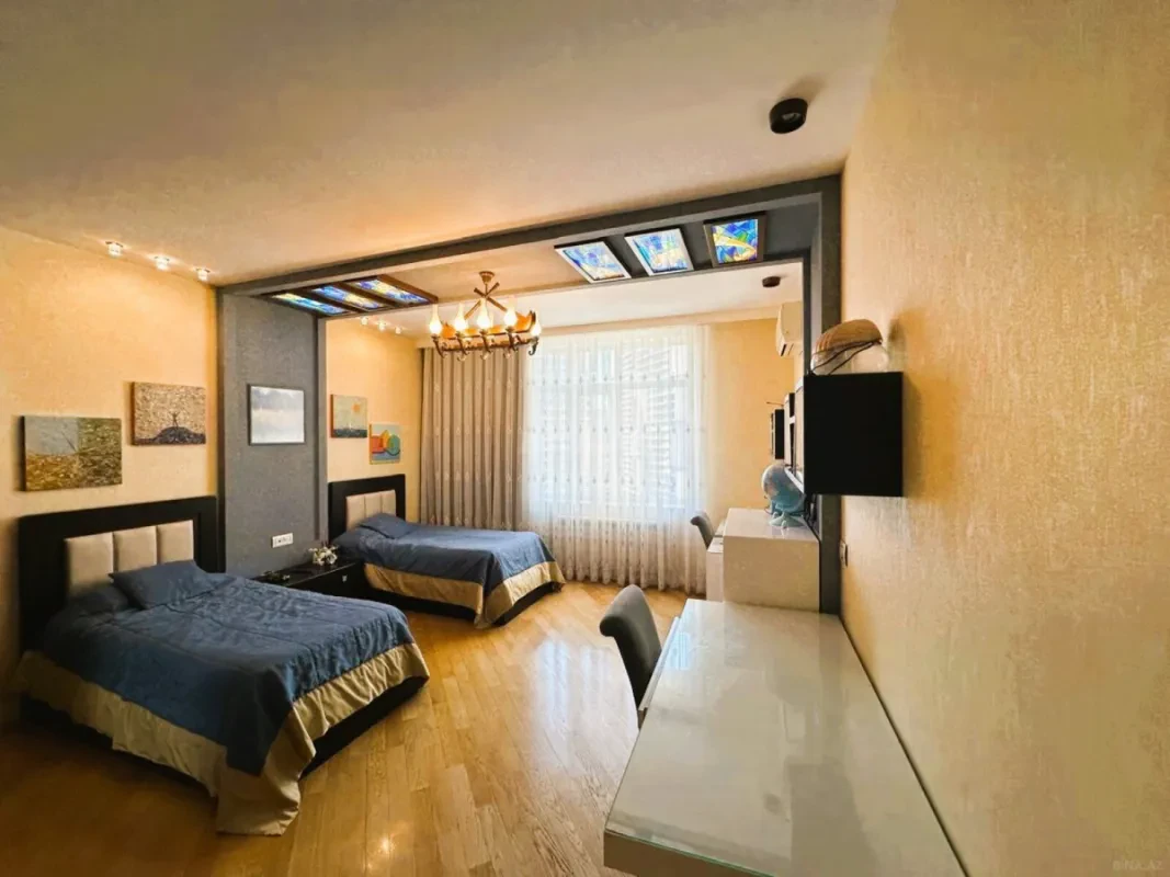 Kirayə verilir 3 otaqlı mənzil 180 m²