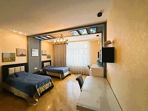 Kirayə verilir 3 otaqlı mənzil 180 m²