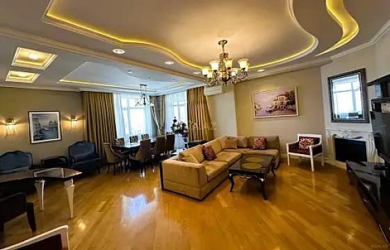 Kirayə verilir 3 otaqlı mənzil 180 m²