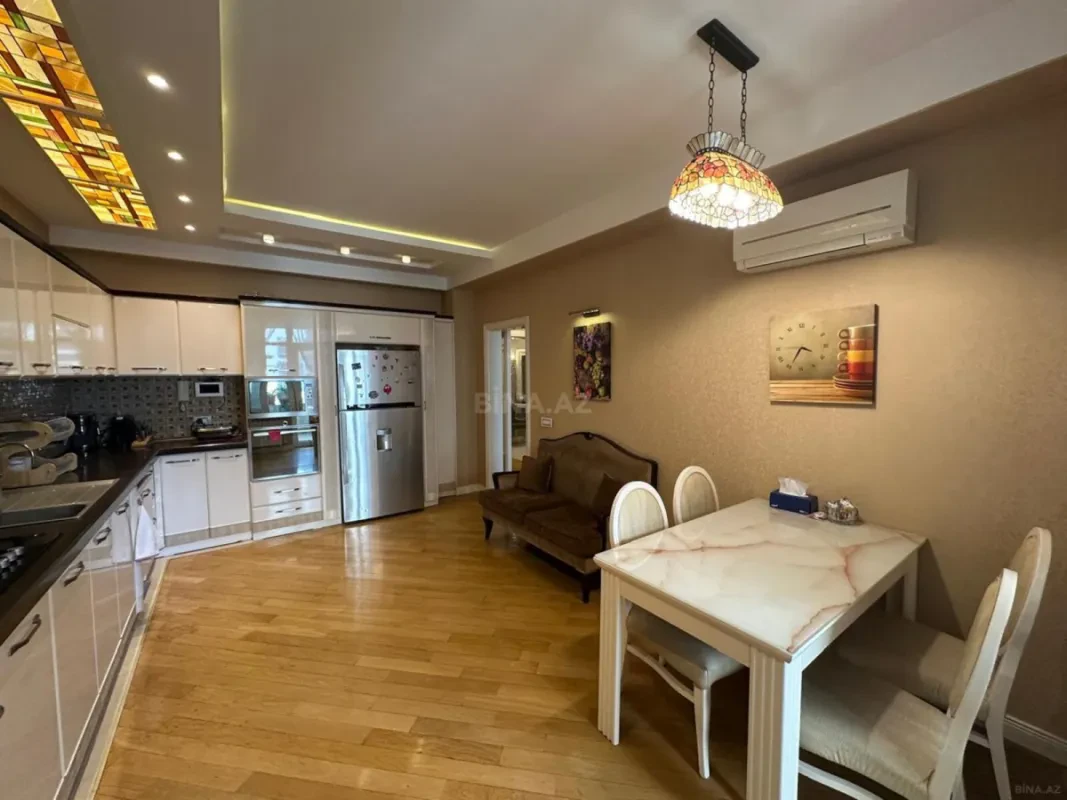 Kirayə verilir 3 otaqlı mənzil 180 m²