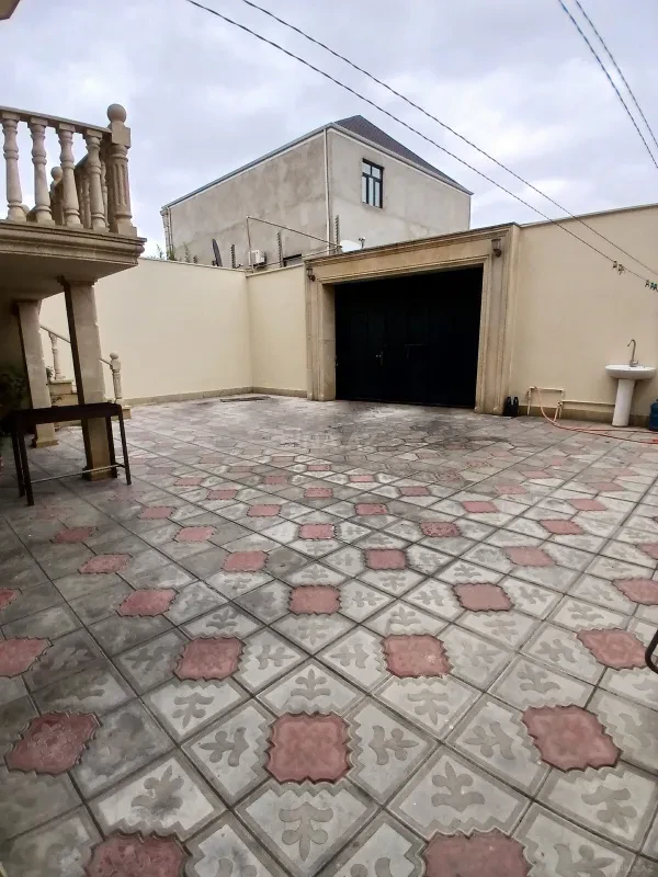 Satılır 6 otaqlı həyət evi 330 m²