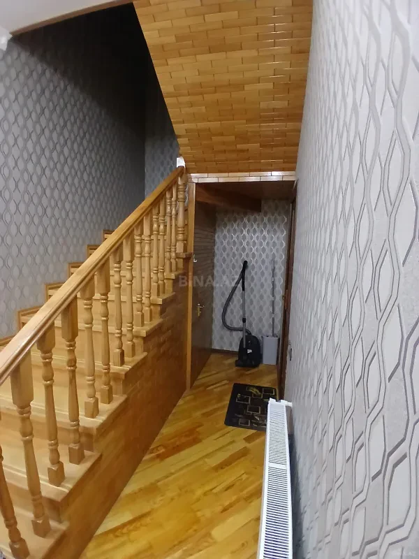 Satılır 6 otaqlı həyət evi 330 m²