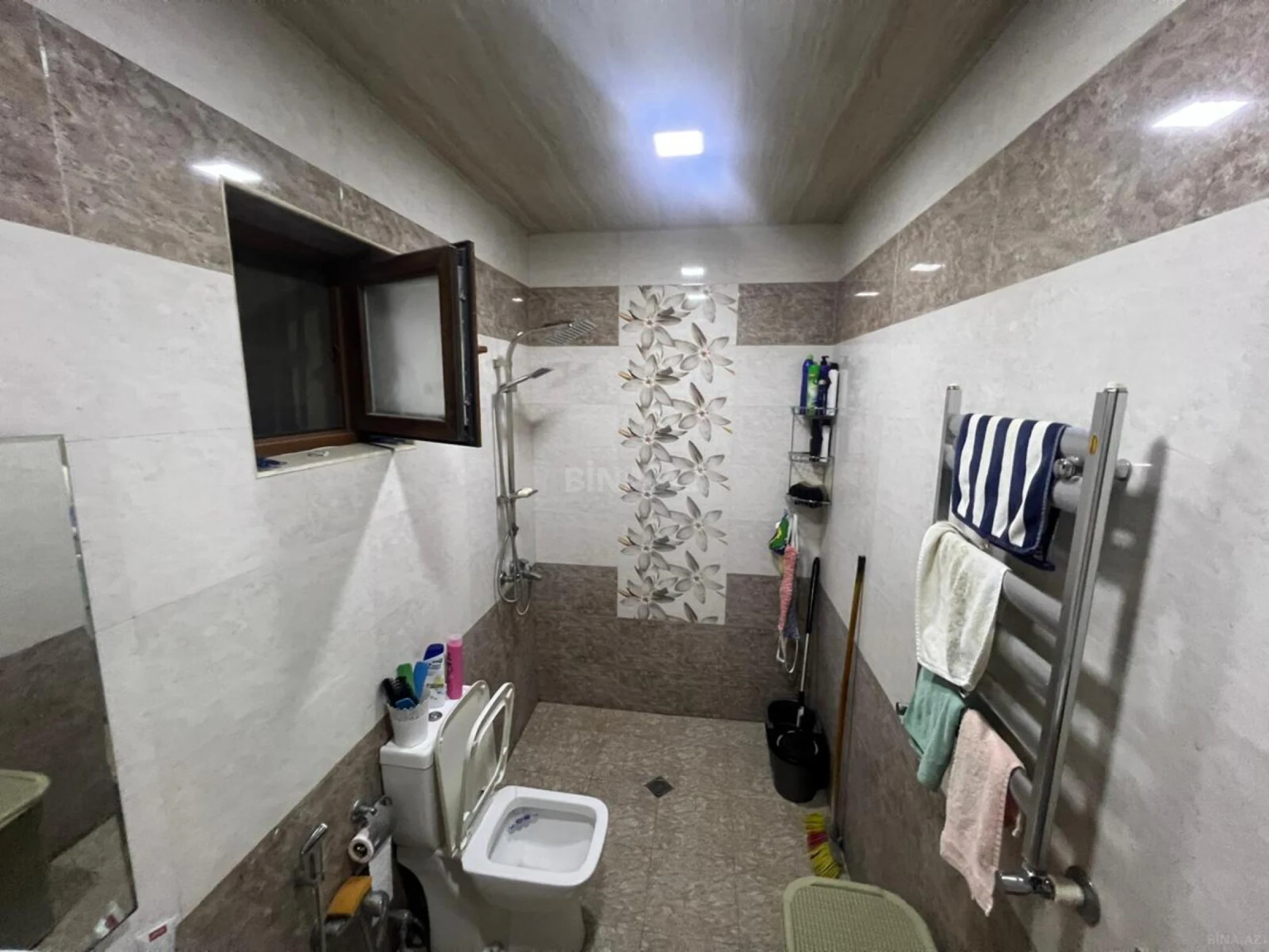 Satılır 6 otaqlı həyət evi 330 m²