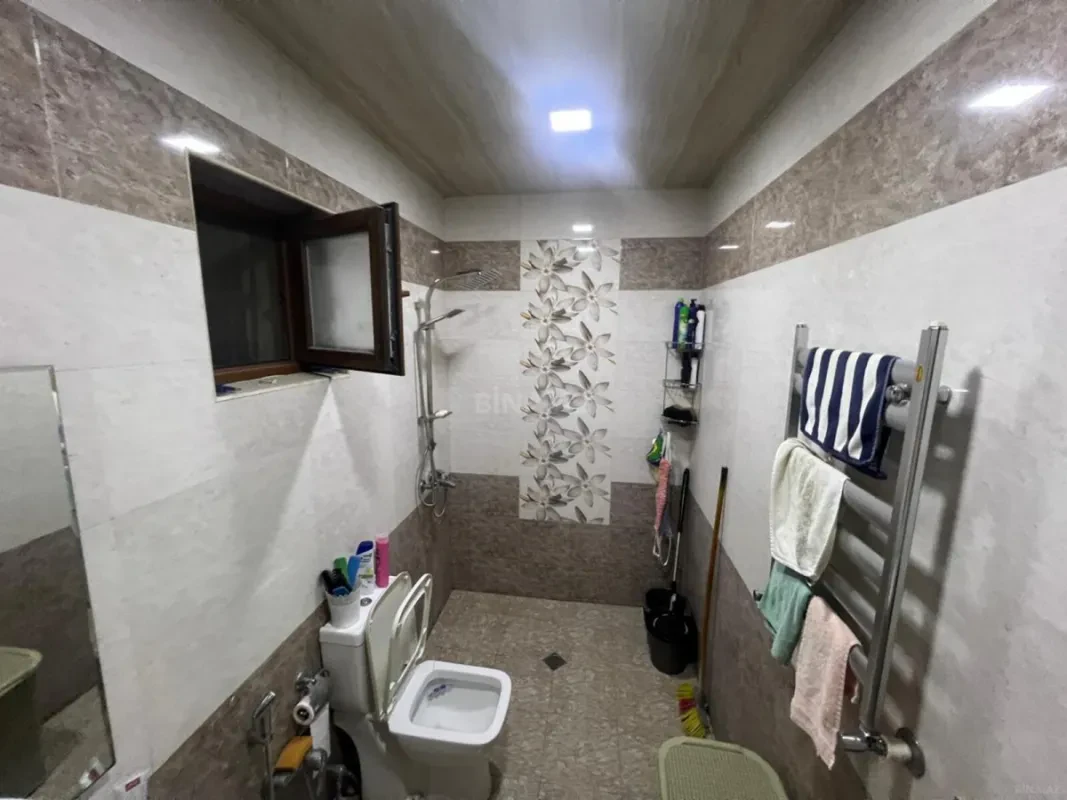 Satılır 6 otaqlı həyət evi 330 m²