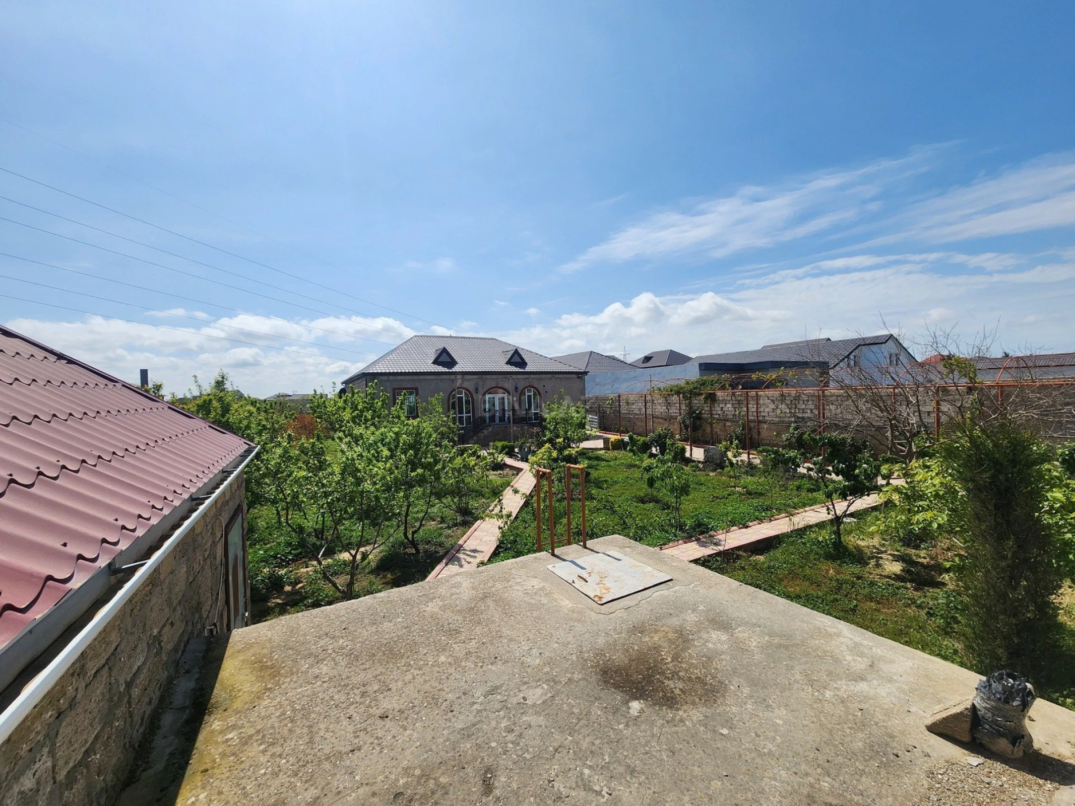 Satılır 5 otaqlı həyət evi 195 m²