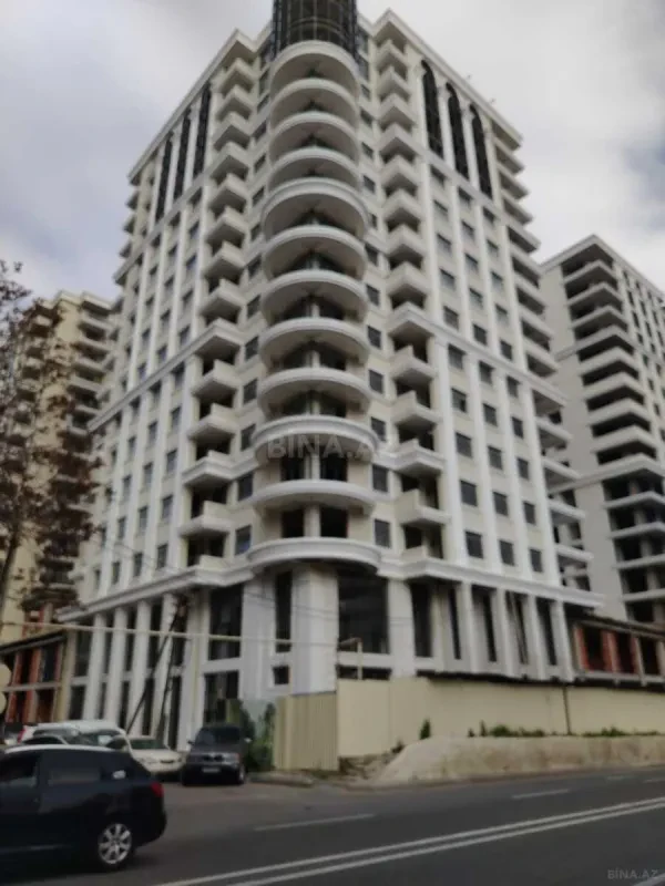Satılır 3 otaqlı mənzil 145 m²